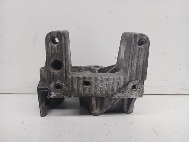 RENAULT 8200454462 Кронштейн подушки (опоры) двигателя правой в наличии Винница