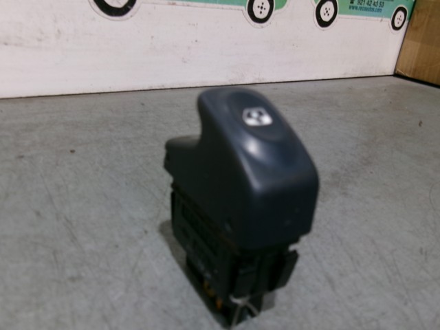 8200467793 RENAULT Кнопка подъемника заднего стекла купить в Черкассы