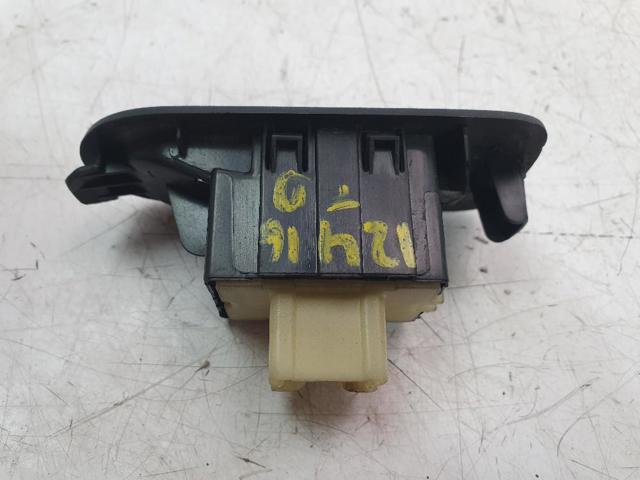 RENAULT 8200467835 Кнопка включения мотора стеклоподъемника задняя правая в наличии Ровно