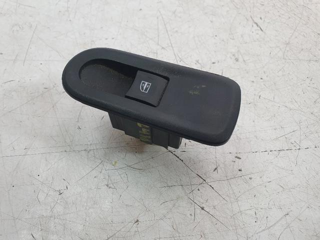 RENAULT 8200467835 Кнопка включения мотора стеклоподъемника задняя правая в наличии Одесса