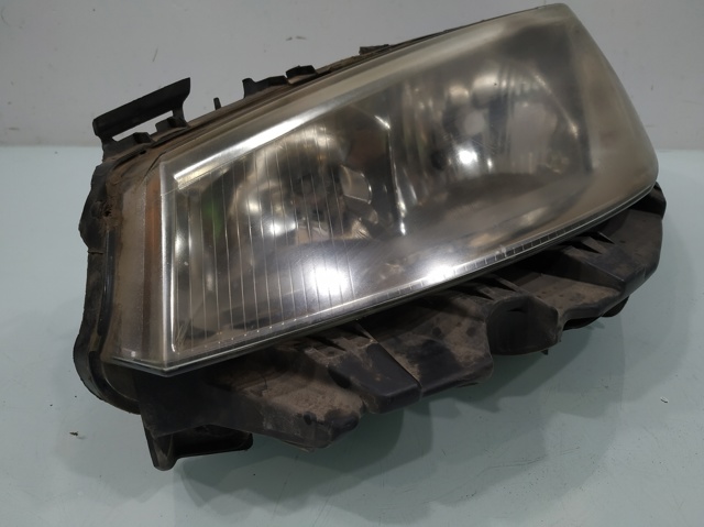RENAULT 8200476428 Левая фара в наличии Запорожье