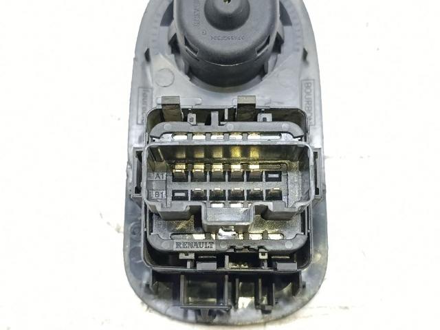 RENAULT 8200476806 Кнопочный блок управления стеклоподъемником передний левый в наличии Днепр
