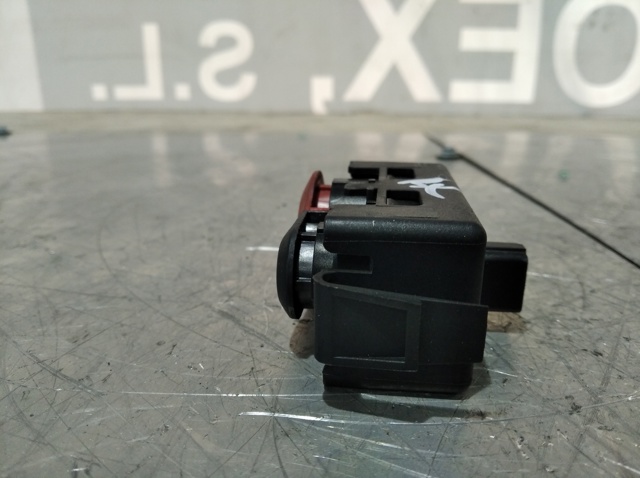 RENAULT 8200483813 Кнопка аварийки в наличии Ужгород
