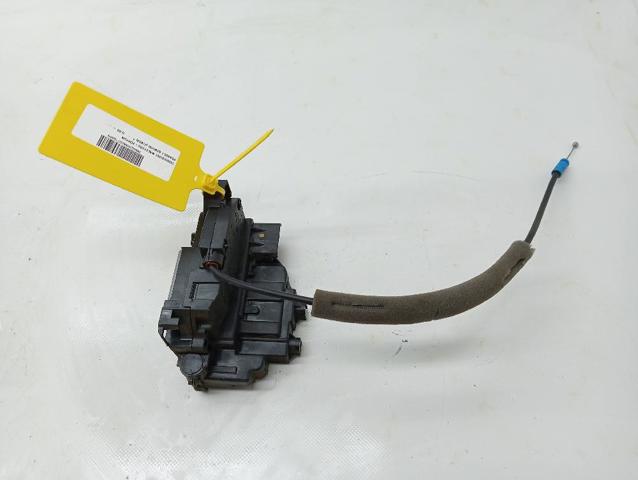 Fecho da porta traseira esquerda batente 8200497672 Renault (RVI)