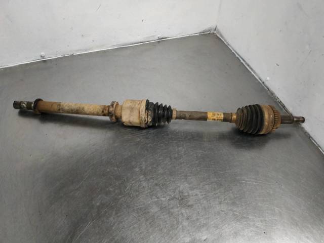 Semieixo (acionador) dianteiro direito 8200538738 RENAULT