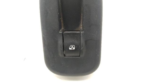 RENAULT 8200548968 Кнопочный блок управления стеклоподъемником передний правый в наличии Николаев