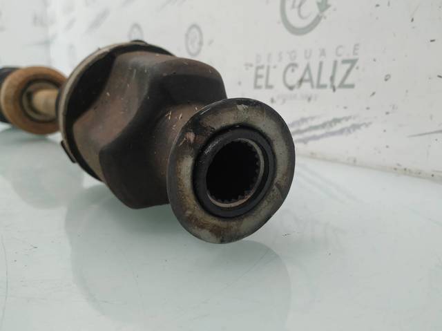 Semieixo (acionador) dianteiro direito 8200571880 RENAULT