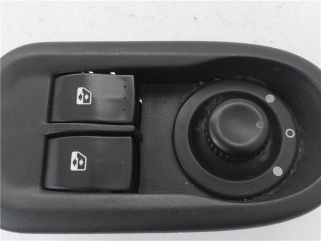 RENAULT 8200637849 Панель (накладка) блока управления стеклоподъемником передняя левая в наличии Каменское