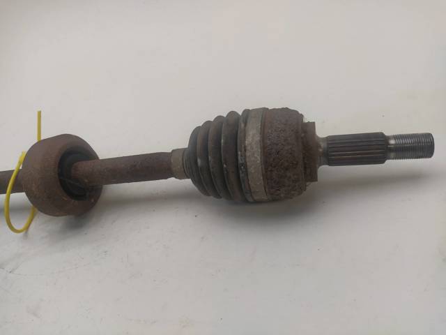 8200684084 RENAULT Полуось (привод) передняя правая купить в Ужгород