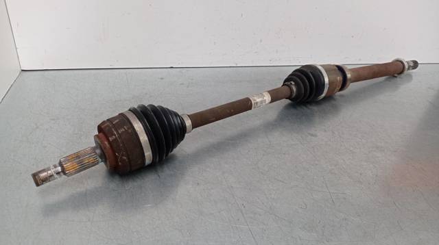 RENAULT 8200725500 Полуось (привод) передняя правая в наличии Днепр