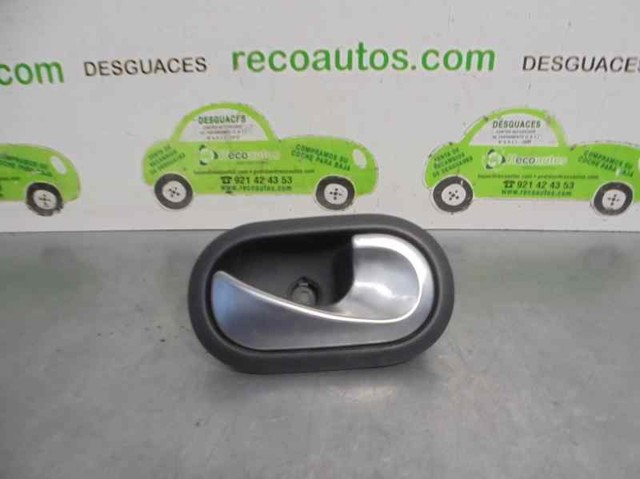 Maçaneta interna dianteira/traseira da porta direita 8200730863 Renault (RVI)