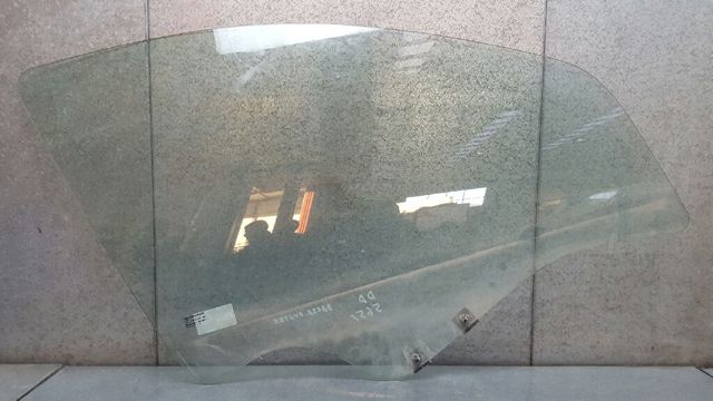 Vidro da porta dianteira esquerda 8200733026 Renault (RVI)