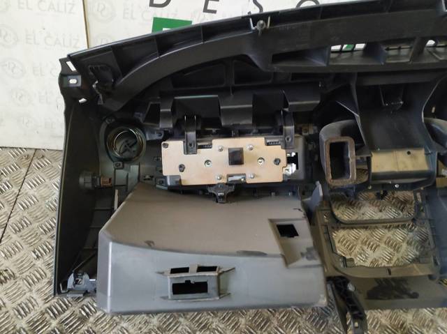 RENAULT 8200739435 Панель салона передняя "торпедо" в наличии Украина