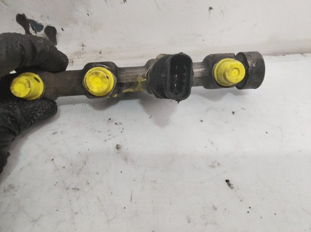 RENAULT 8200750048 Распределитель топлива (рампа) в наличии Житомир