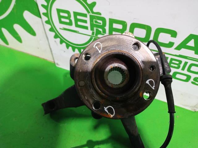 RENAULT 8200755588 Цапфа передняя правая в наличии Ровно