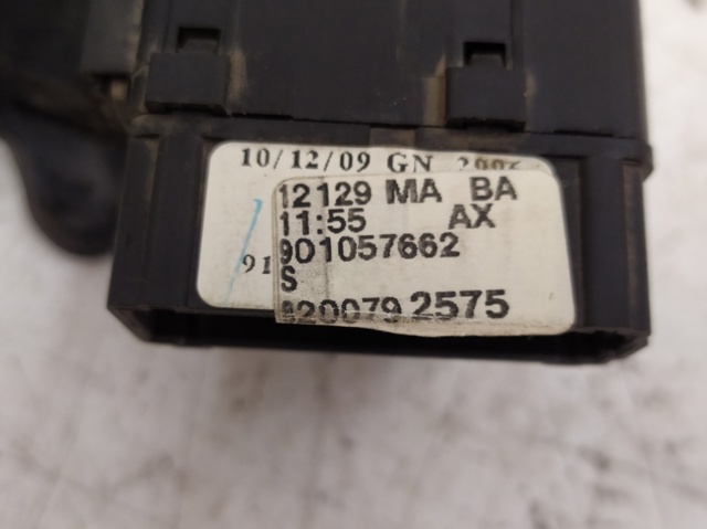 RENAULT 8200792575 Правый подрулевой переключатель в наличии Одесса