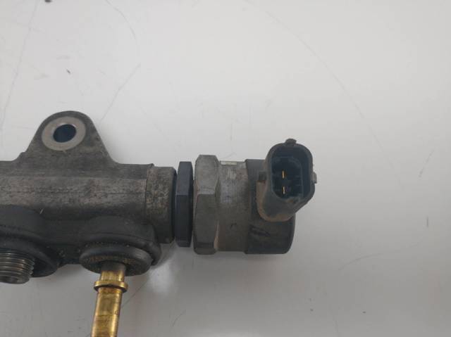 NISSAN 8200842432 Распределитель топлива (рампа) в наличии Тернополь