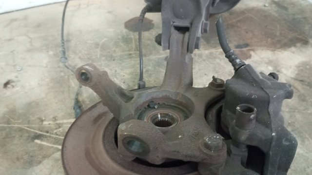 RENAULT 8200881824 Цапфа передняя левая в наличии Львов