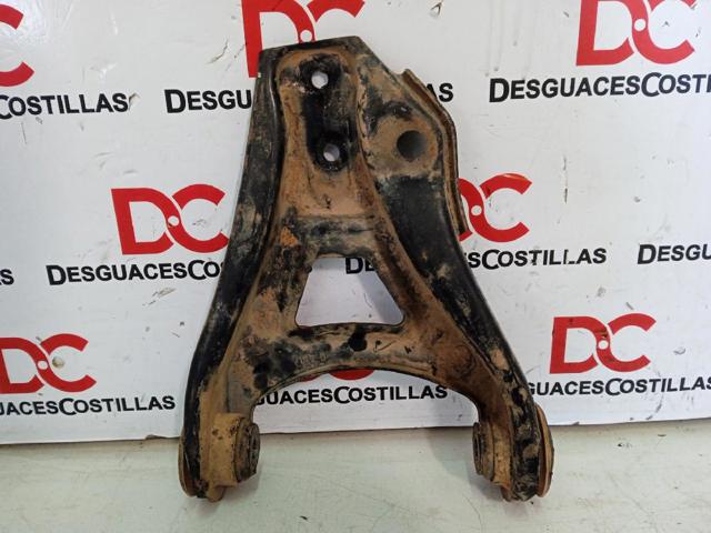 Braço oscilante inferior direito de suspensão dianteira 8200942408 RENAULT