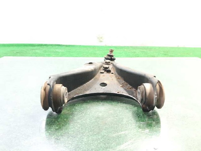 Braço dianteiro esquerdo inferior da suspensão para Renault Clio II Stage II (B/CB0) 1.2 authentique 8200942417