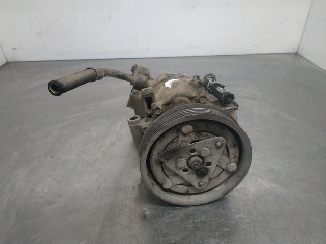 Compressor de aparelho de ar condicionado 8200953359A RENAULT