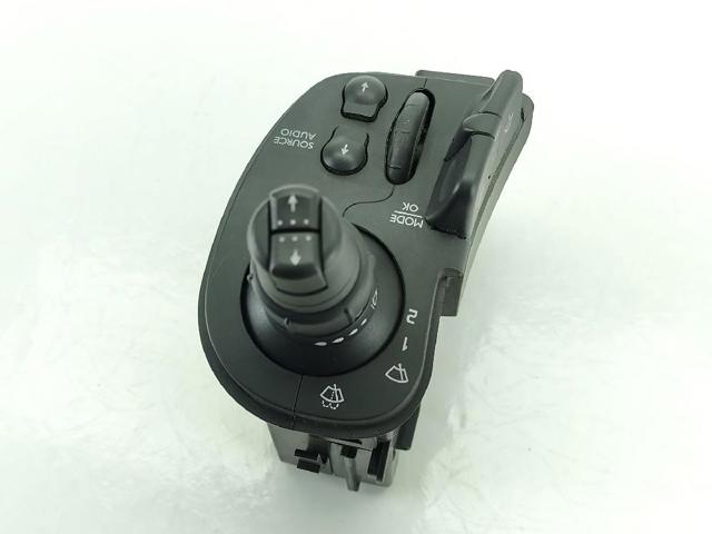 RENAULT 8201577528 Правый подрулевой переключатель в наличии Чернигов