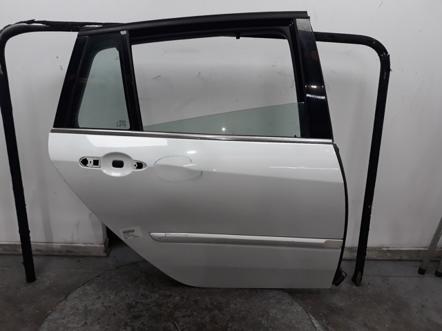 Porta traseira direita 821000023R Renault (RVI)