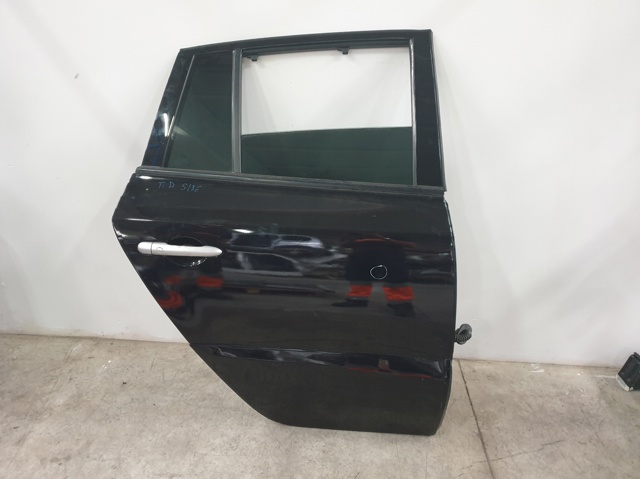 Porta traseira direita 821000027R Renault (RVI)