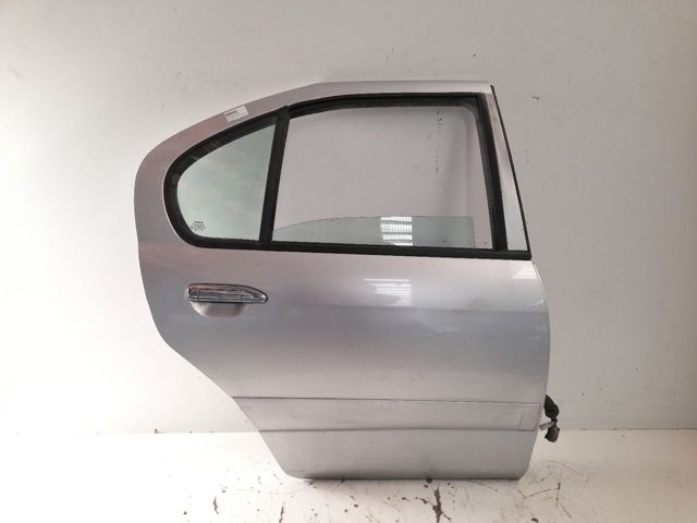 Porta traseira direita para Nissan First Hatchback (P11) (1999-2002) 2.0 16V SR20DE 821002J036