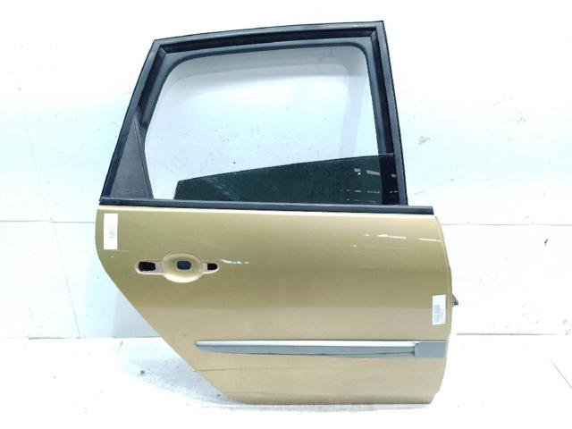 Porta traseira direita 821005158R Renault (RVI)