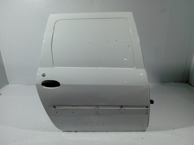 Porta batente traseira direita de furgão 821006680R Renault (RVI)