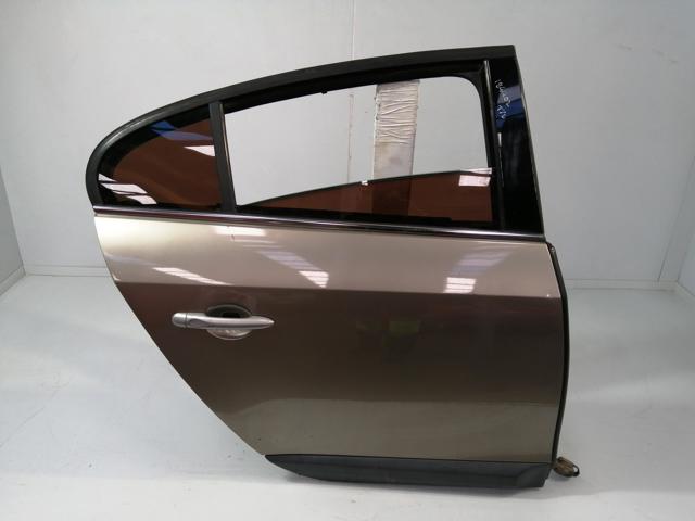 Porta traseira direita 821009100R Renault (RVI)