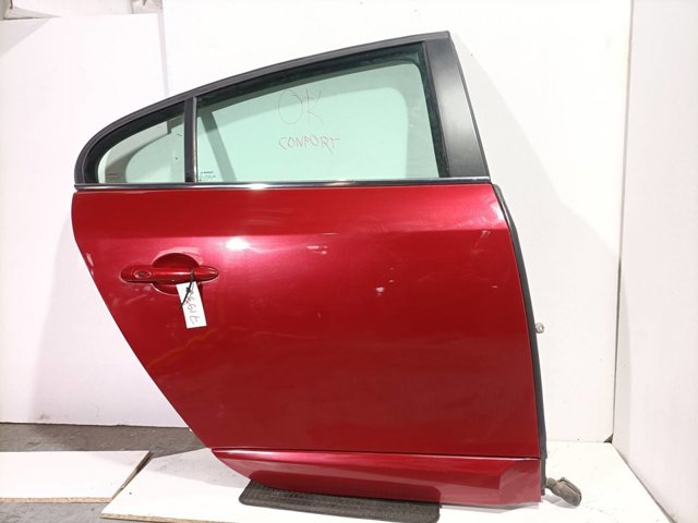 Porta traseira direita 821009100R Renault (RVI)