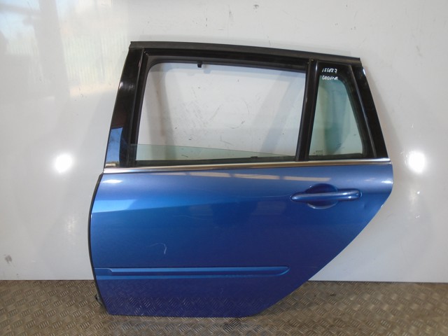 Porta traseira esquerda 821010024R Renault (RVI)