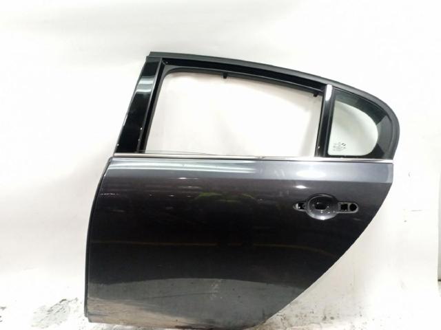 Porta traseira esquerda 821013087R Renault (RVI)