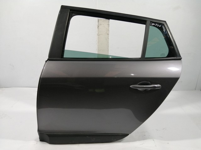 Porta traseira esquerda 821013577R Renault (RVI)