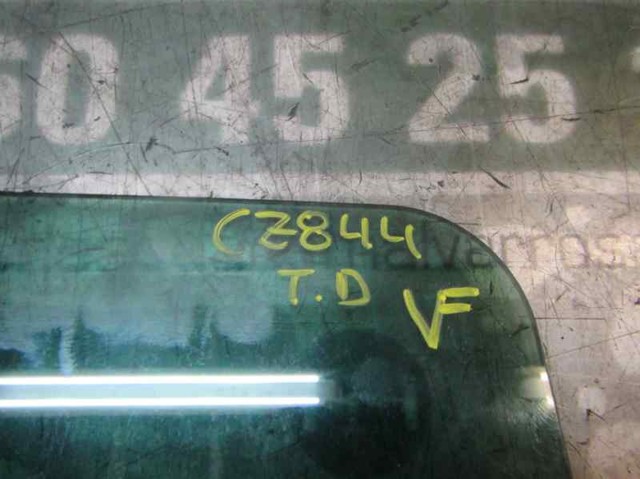823000023R RENAULT Стекло двери задней правой купить в Тернополь