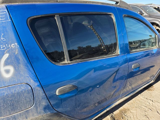 823005206R Стекло двери задней правой купить Ровно