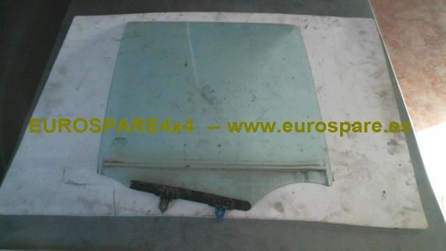 82300EB310 NISSAN Стекло двери задней правой купить в Чернигов