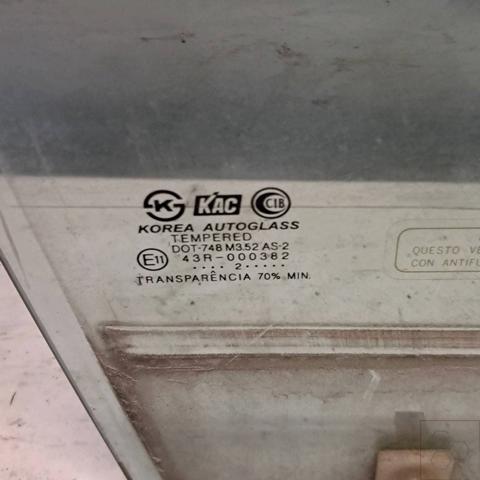 8242126000 HYUNDAI Стекло двери передней правой купить в Черновцы