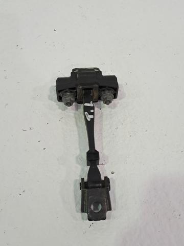 824305607R RENAULT Ограничитель задней двери купить в Киев