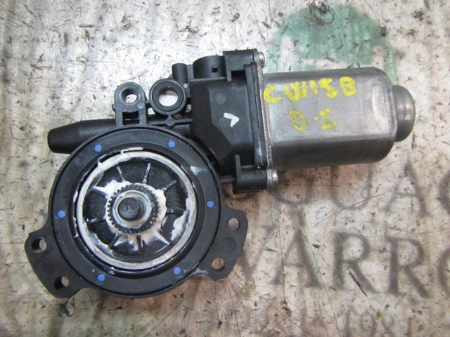 824502B000 HYUNDAI Мотор стеклоподъемника двери передней левой купить в Черновцы
