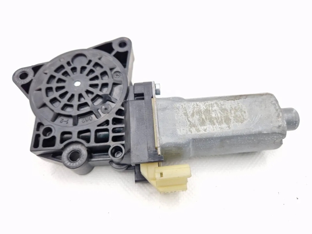 824502L000 HYUNDAI Мотор стеклоподъемника двери передней левой купить в Ровно