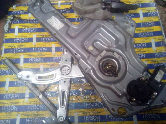 Motor de acionamento de vidro da porta dianteira esquerda 824503A000 Hyundai/Kia