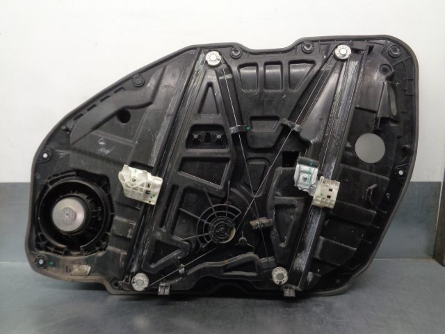 82450D4000 Стекло двери передней правой купить Ирпень