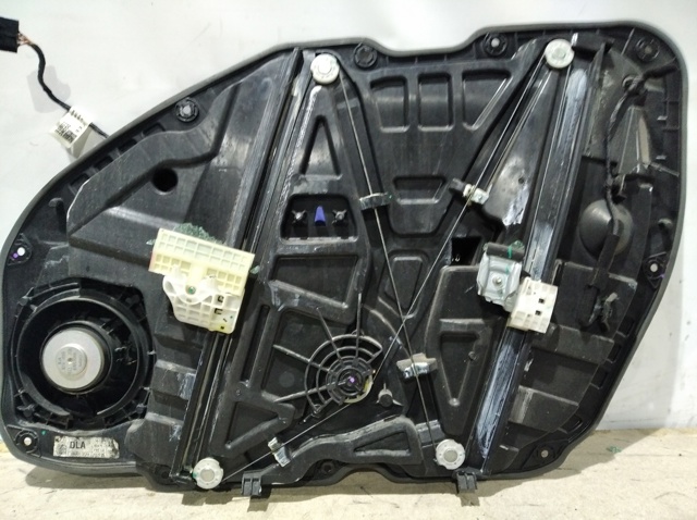 82450D4000 HYUNDAI Стекло двери передней правой купить в Ирпень