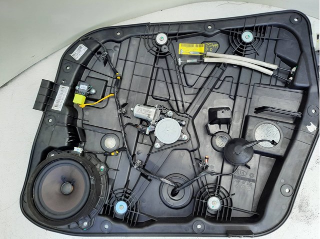 HYUNDAI 82460B2000 Мотор стеклоподъемника двери передней правой в наличии Ровно