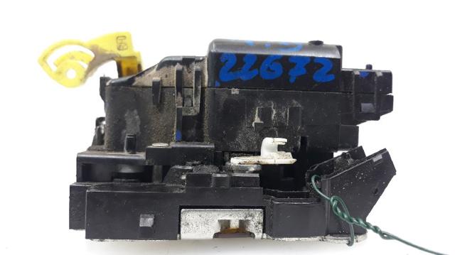 825029139R RENAULT Замок двери задней правой купить в Киев