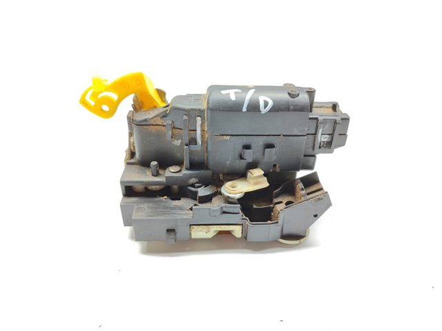 Fecho da porta traseira direita 825029139R Renault (RVI)