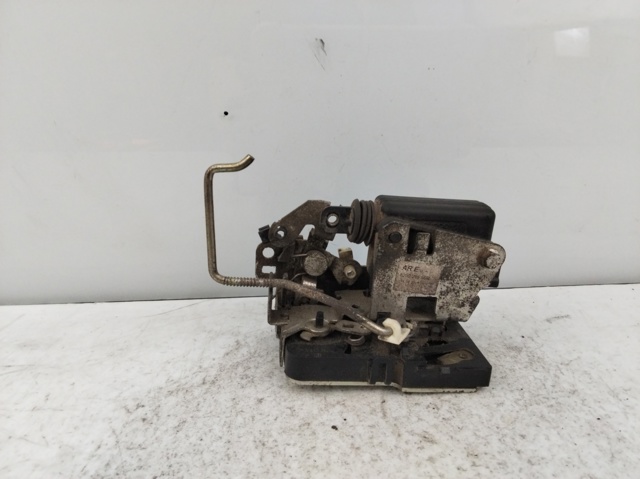 825029556R RENAULT Замок двери задней правой купить в Каменское